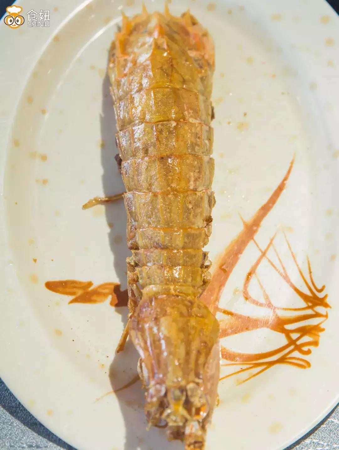 架着凶器吃濑尿虾，简单又粗暴