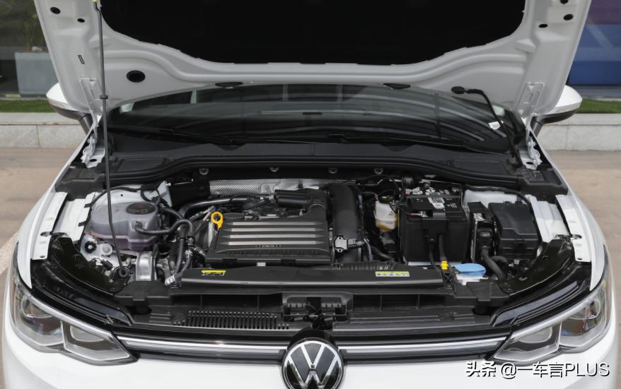 空间一般,8.6秒才破百,但月销量还能有5000台,怎么看高尔夫?