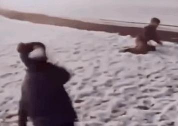 英女王下令封杀50年!王室私生活*片禁**遭泄露,百万人在线吃瓜