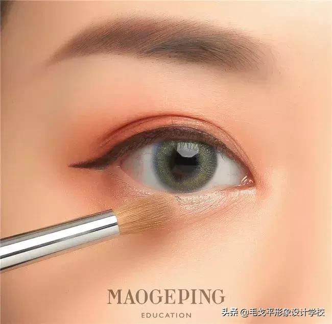 超小眼单眼皮画大眼妆教程,小眼睛眼妆怎么画显大又干净教程