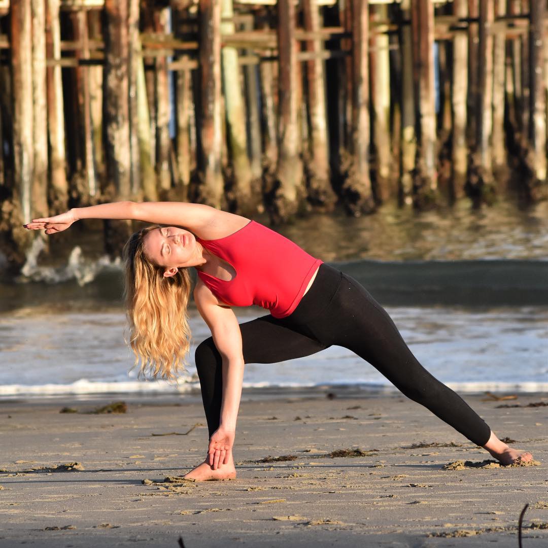 学会又帅又甜的“甜酷风”，加上瑜伽瘦身减脂，你就是街头潮人