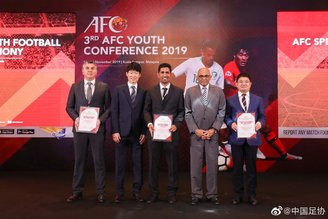 椴佽兘鍥藉皯澶ф埛鏁欑粌,椴佽兘鎴愪负瓒崇悆涓诲姏