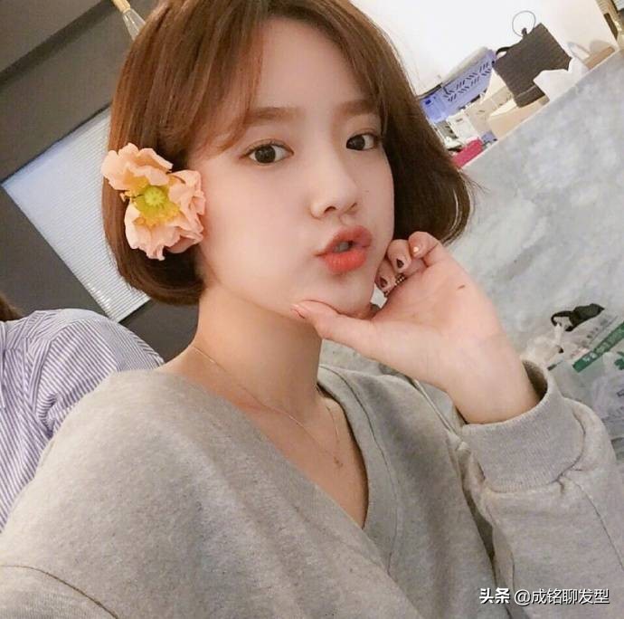 适合圆脸型女生的12款发型,适合圆脸女生的发型简单编发高雅