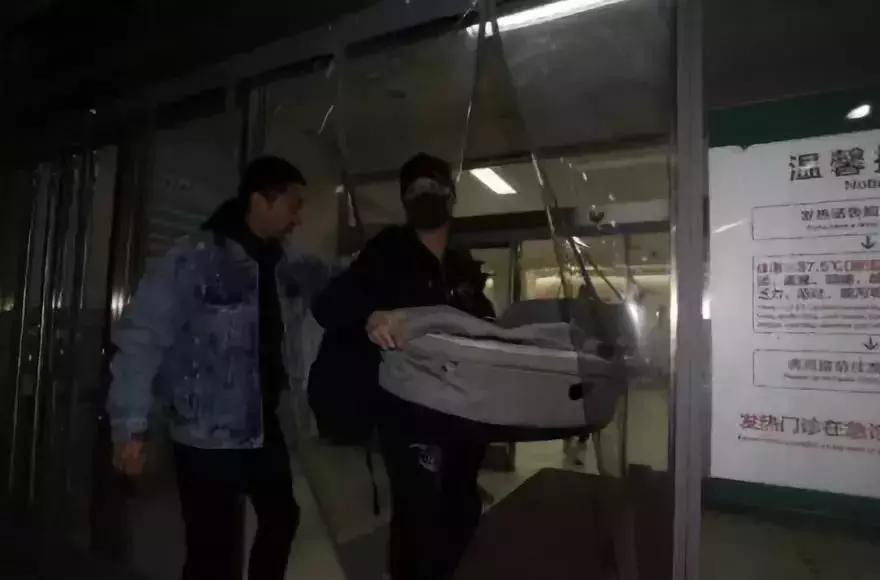 赵丽颖产后出院顺产还是剖腹产,赵丽颖出院视频