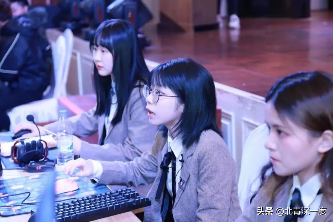 电竞职业女选手的训练,打职业电竞的女孩