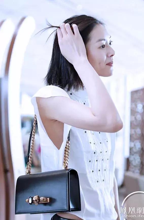 刘雯今年最流行的包,刘雯同款包时尚潮流大牌大容量