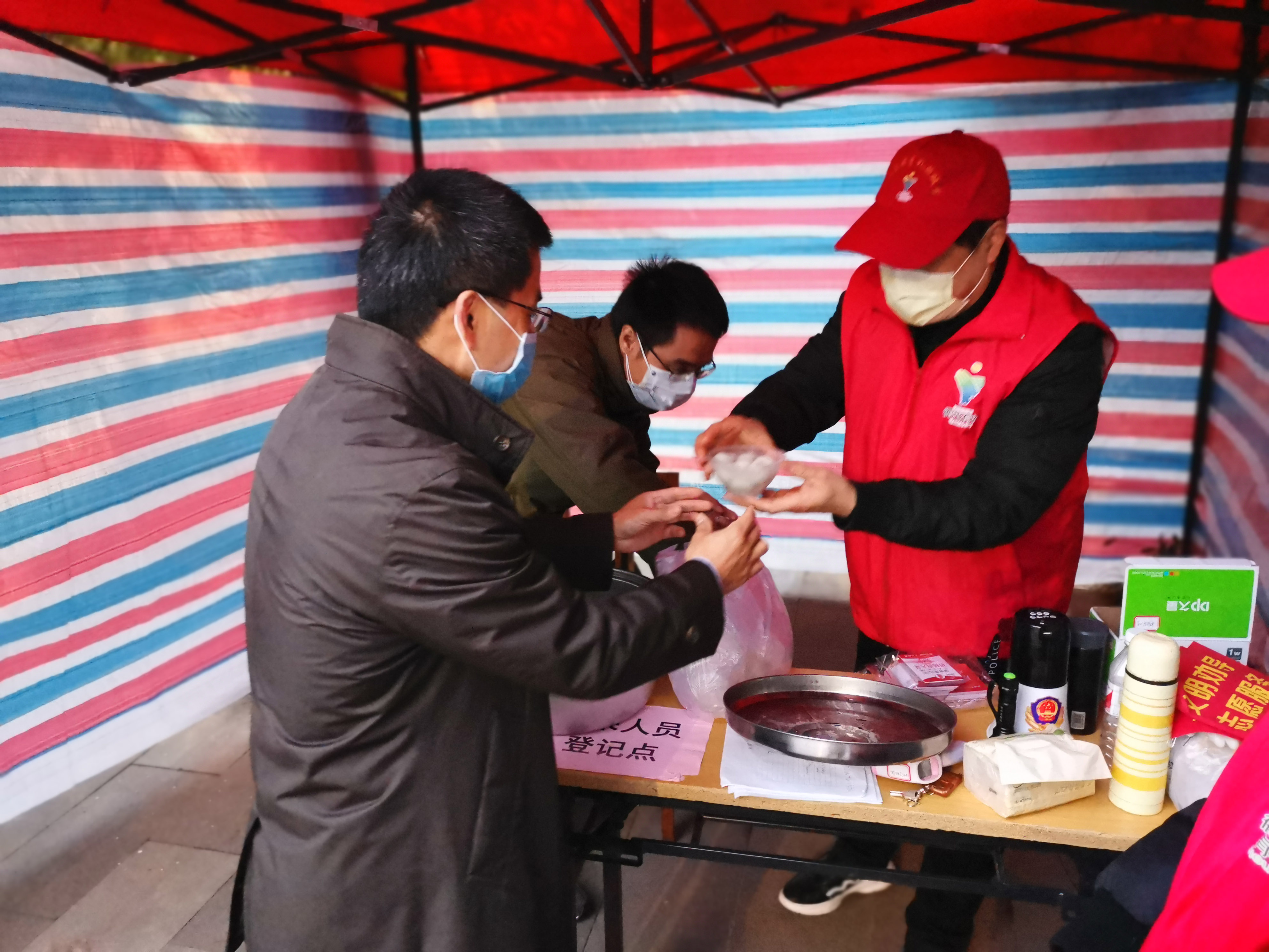 包区清楼，衢州市气象局*党**员干部在一线