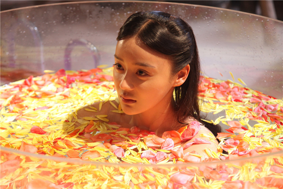 马甲线女神袁姗姗视频,马甲线女神秀穿搭