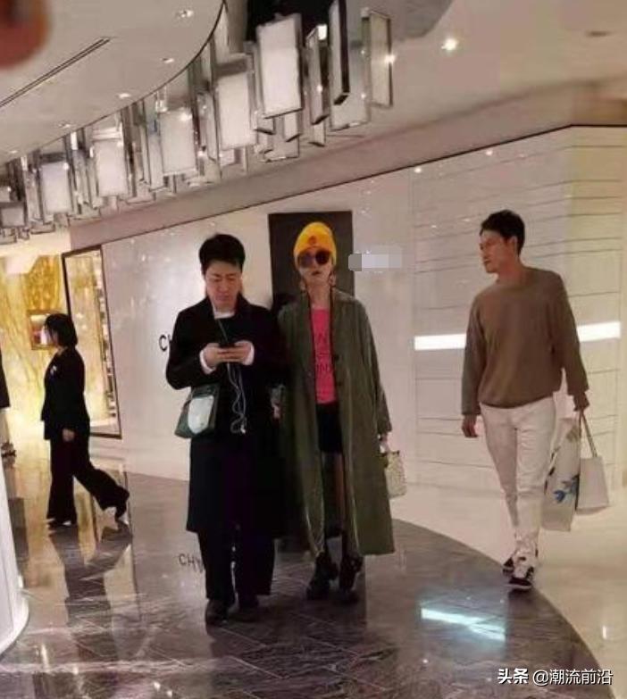 范冰冰机场同款金丝绒外套,范冰冰黑大衣巴黎