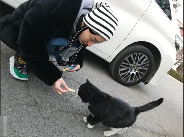 90后暖妹,周冬雨座驾盘点