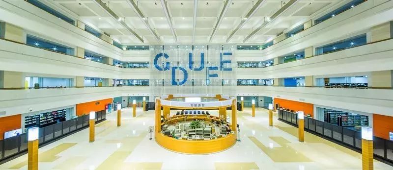 春暖花开是一年中最美丽的季节,春暖花开的季节享受大自然的美景