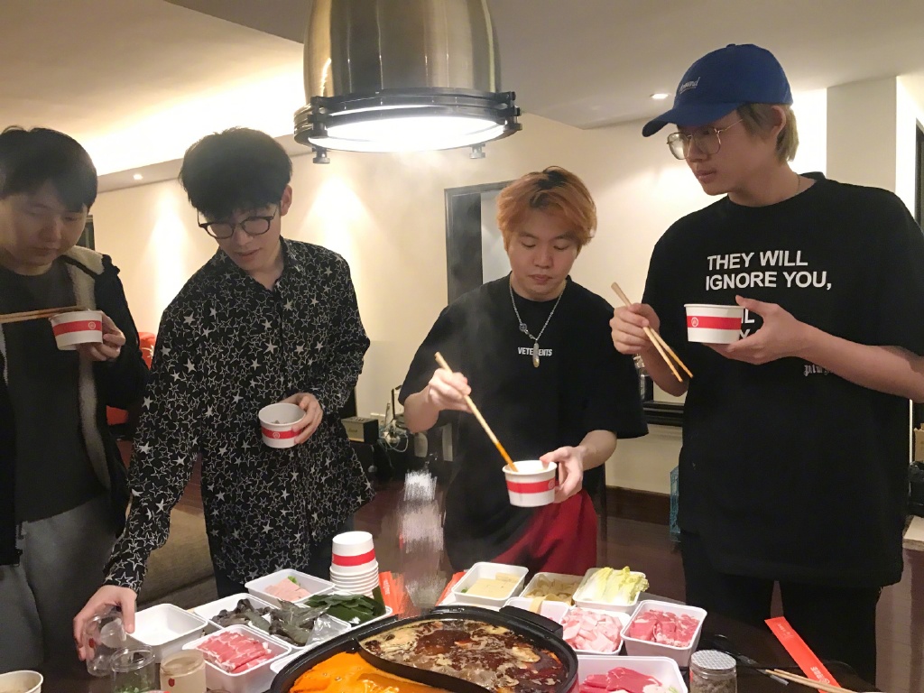 theshy生日联名青岛,theshy2018年穿过的衣服