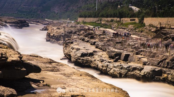 “盖河漩涡，如一壶然。”跃然纸上似惊鸿戏水