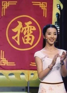 央视主持李思思瘦过头了,央视主持人李思思的成功之路