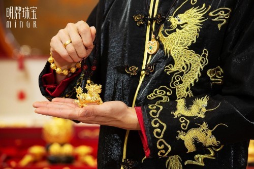 十里红妆，传家百年：明牌珠宝带你进入古法黄金的瑰丽世界