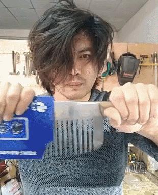 日本女版“手工耿”凭沙雕发明火遍全网，她还是个偶像女团成员？