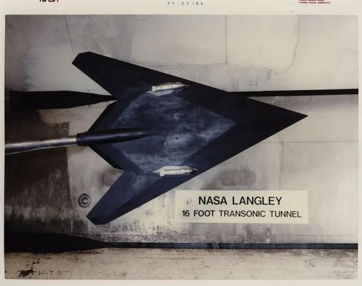 美军f-22战斗机,美军隐形战斗机f117