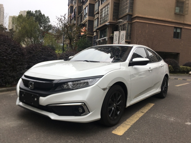 本田思域白色款,本田思域白色车漆蹭了怎么修复