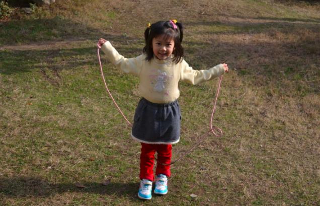 第一次月经后,宝*逼妈**13岁女儿跳绳“长高”,结果惊喜变惊吓