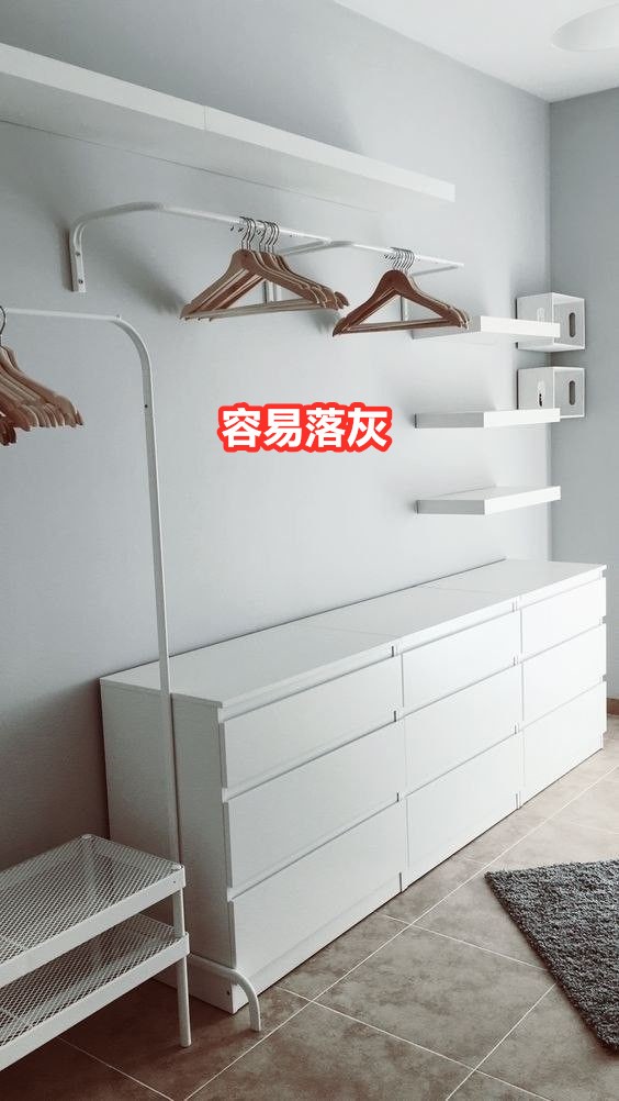 带横杆带挂钩挂衣架壁挂墙上,墙上打孔固定挂衣架横杆款