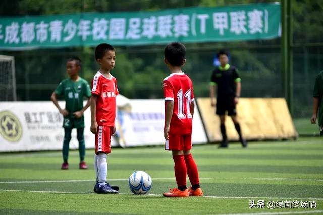 成都小学生足球理论作业爆红网络网友热议：出题老师是曼联球迷