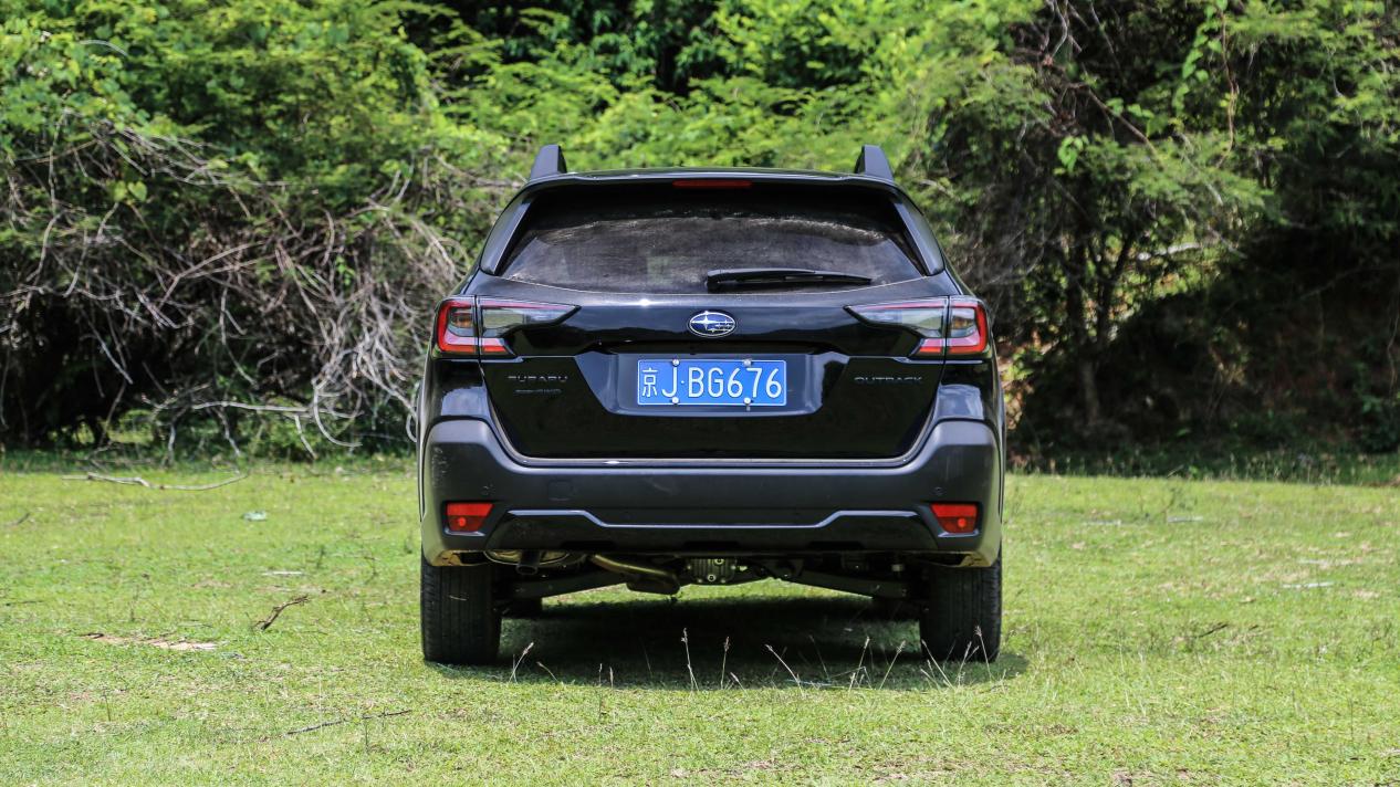 斯巴鲁傲虎2022款试驾视频,全新斯巴鲁傲虎试驾视频此地无垠