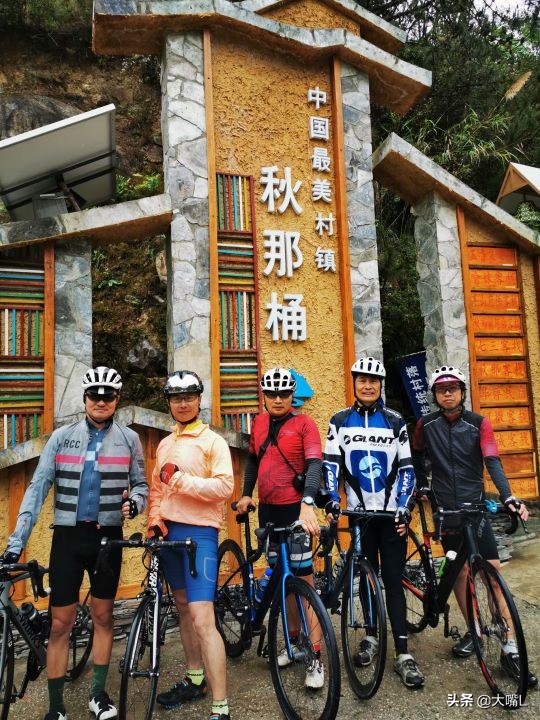 比亚迪唐穿越丙察察,4+2出行方式