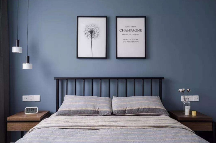 小户型卧室双人床怎么选,10平米卧室设计男生单人双人床