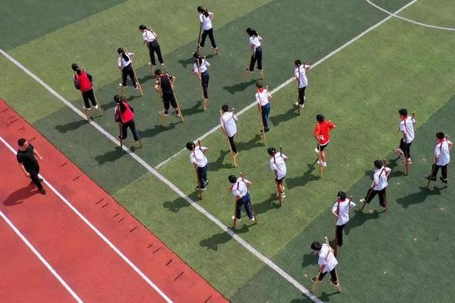 鐮磋В浣撹川鍥板,鐮磋В杩愬姩甯歌璇尯杩堝悜鍋ュ悍鍓嶆部
