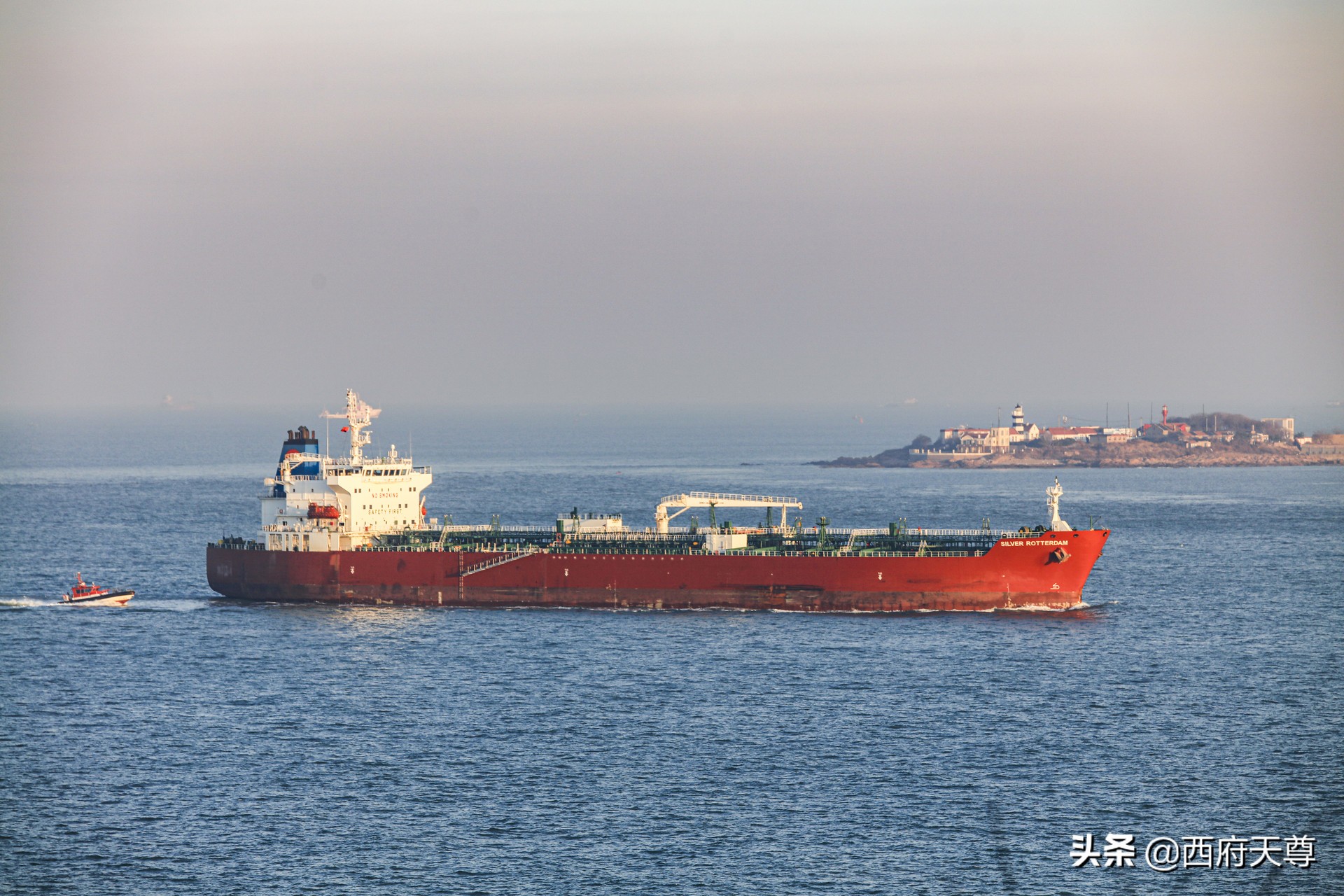 海员的真实生活和工资,90后海员航行5万海里