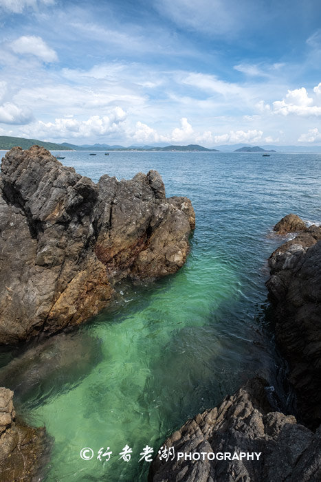 这个荒岛超多海胆和鲍鱼,但不能抓只能看,登岛还必须入境香港