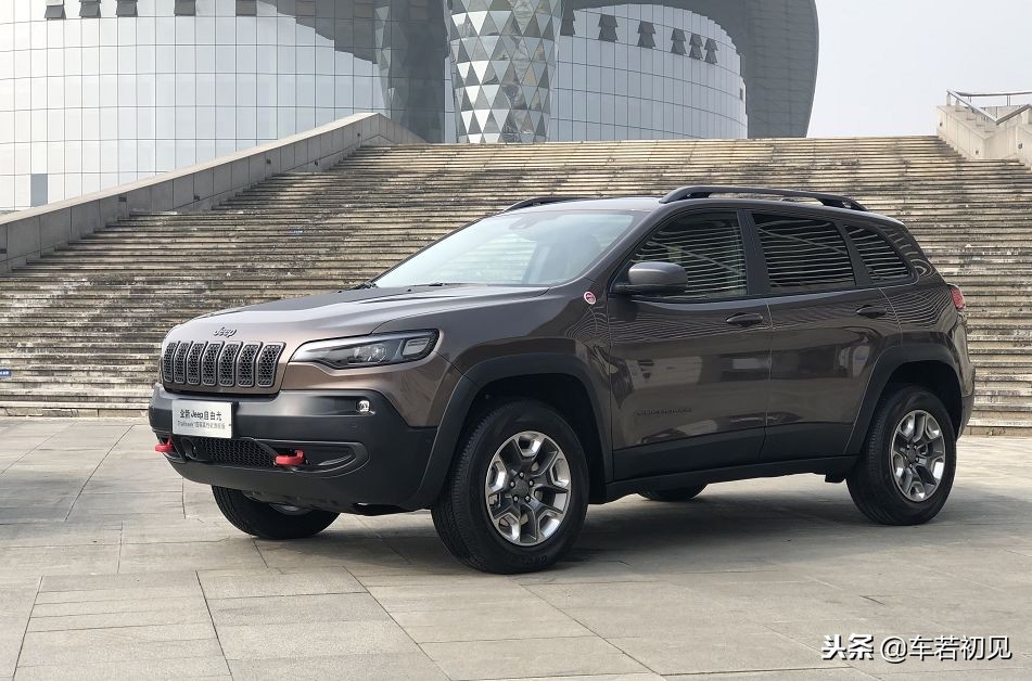 试驾2019jeep自由光全能版,jeep自由光试驾新款