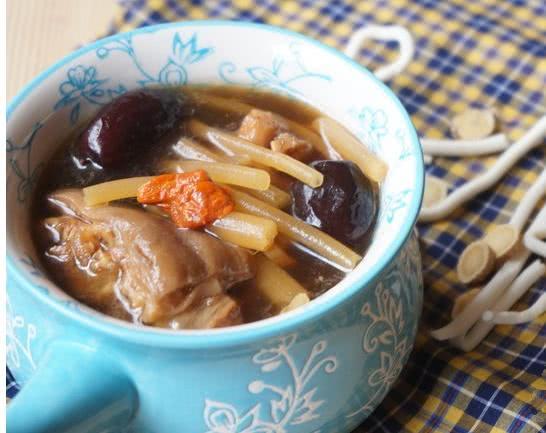 催奶用猪蹄是前蹄还是后蹄好,猪蹄和什么炖能催奶