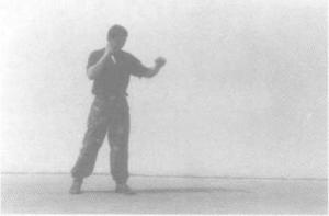 警用防暴棍和匕首警拳,警用防暴橡胶棍杀伤力