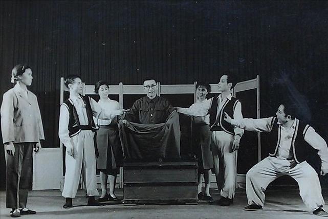 外宾偷拿九龙杯，周恩来巧施妙计，用魔术将国宝“变”了回来