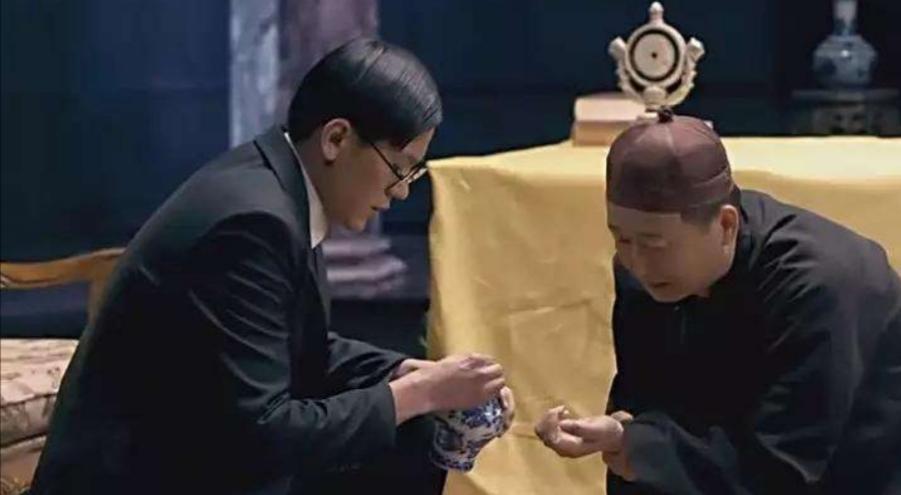 孙耀庭:清朝灭亡时父亲挥刀为他净身,侍奉皇后时脚底藏着干苍耳