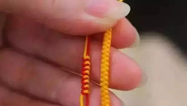 还在为摆盘而犯愁吗,文玩手串穿绳打结方法视频教程