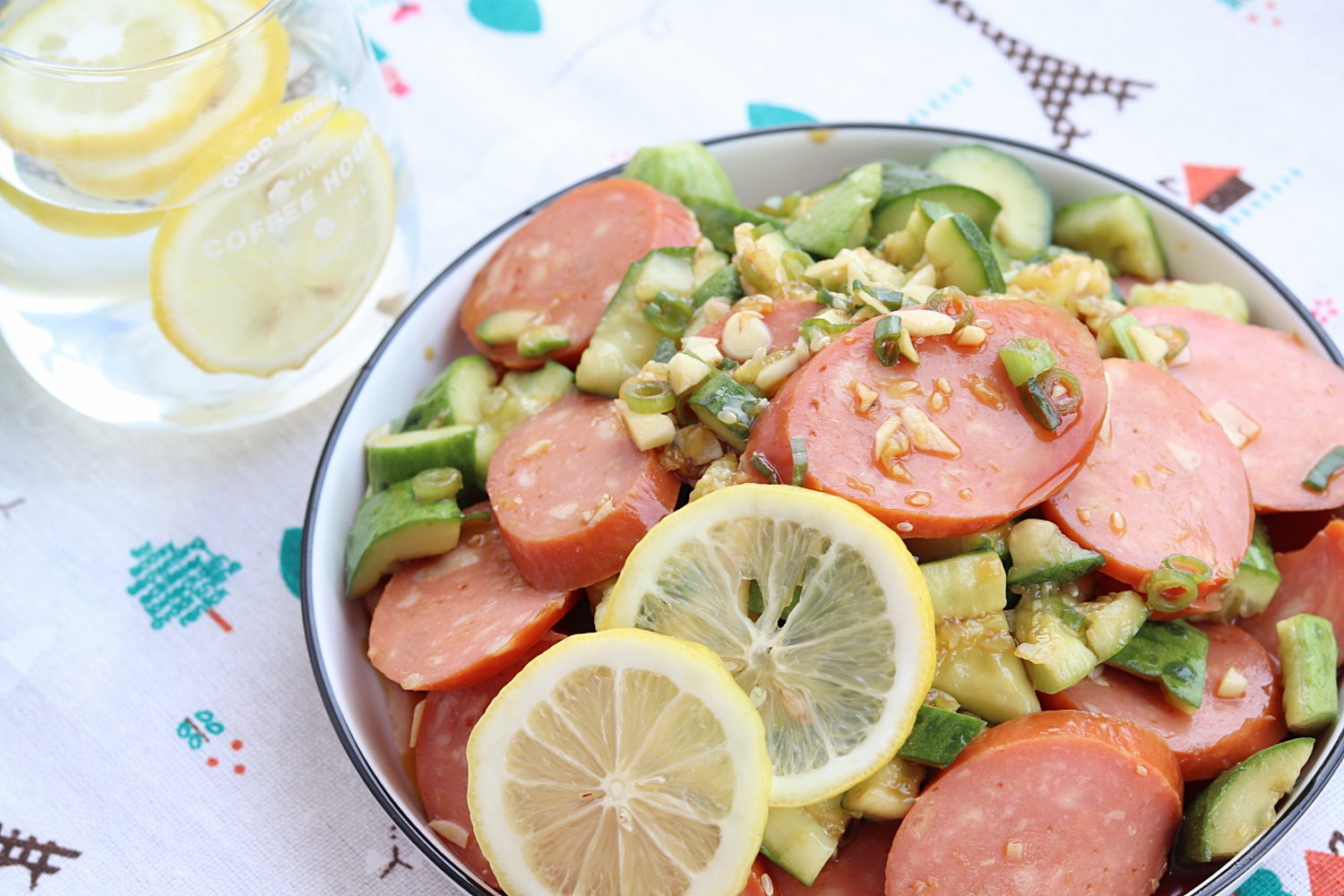 黄瓜拌香肠的家常做法,怎么做大米加黄瓜加鸡蛋加香肠