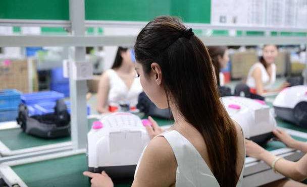 富士康不上夜班厂妹回家干什么,富士康不上夜班的厂妹