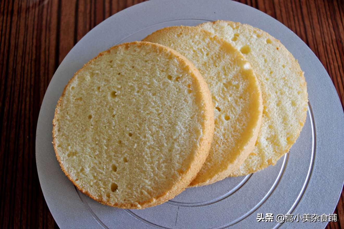 戚风蛋糕胚做奶油蛋糕的视频,水果奶油蛋糕的蛋糕胚