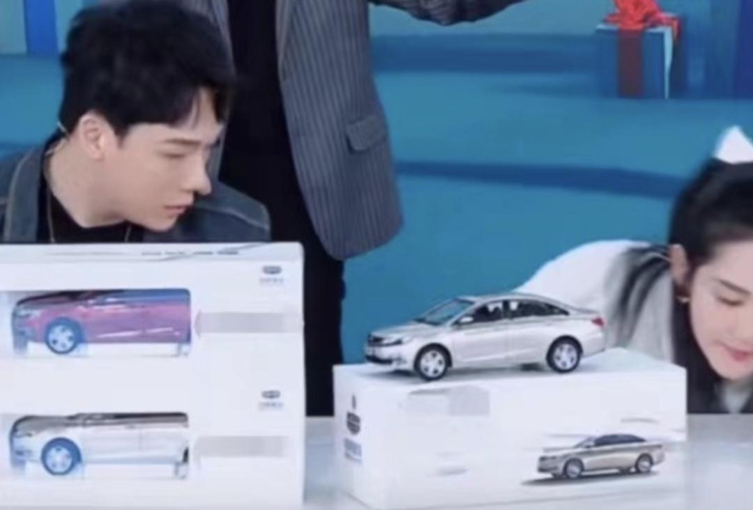 直播时孕吐、小腹臃肿不敢玩游戏、突然取消工作，谢娜真怀孕了？