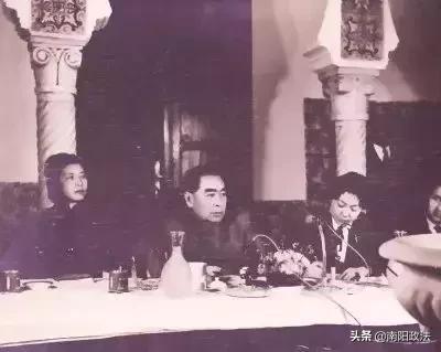 【荐读】你只知道王毅、华春莹，却不知道这个迷倒万千人的燕大“校花”才是曾经中国外交部隐藏的最狠角色！