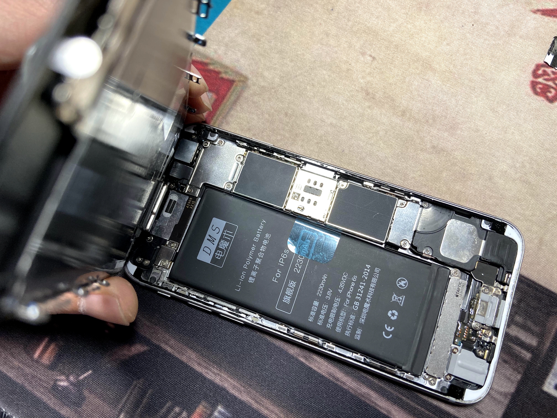 今天给2年717次电池循环次数的苹果6s动了个手术,纯干货多细节)