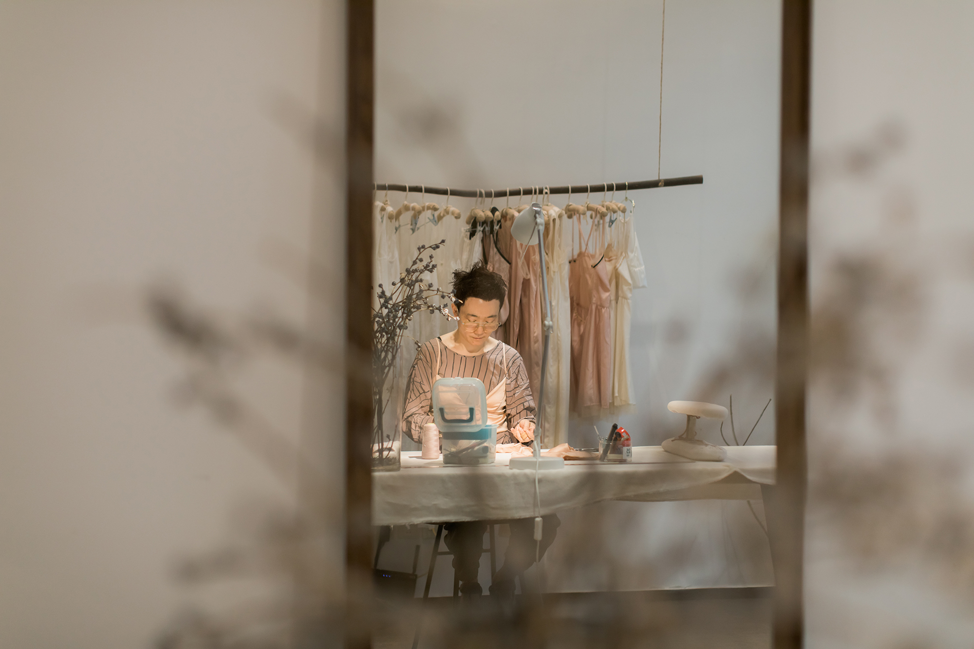 从翻译成名到赴纽约学服装设计53岁的她开淘宝店卖内衣