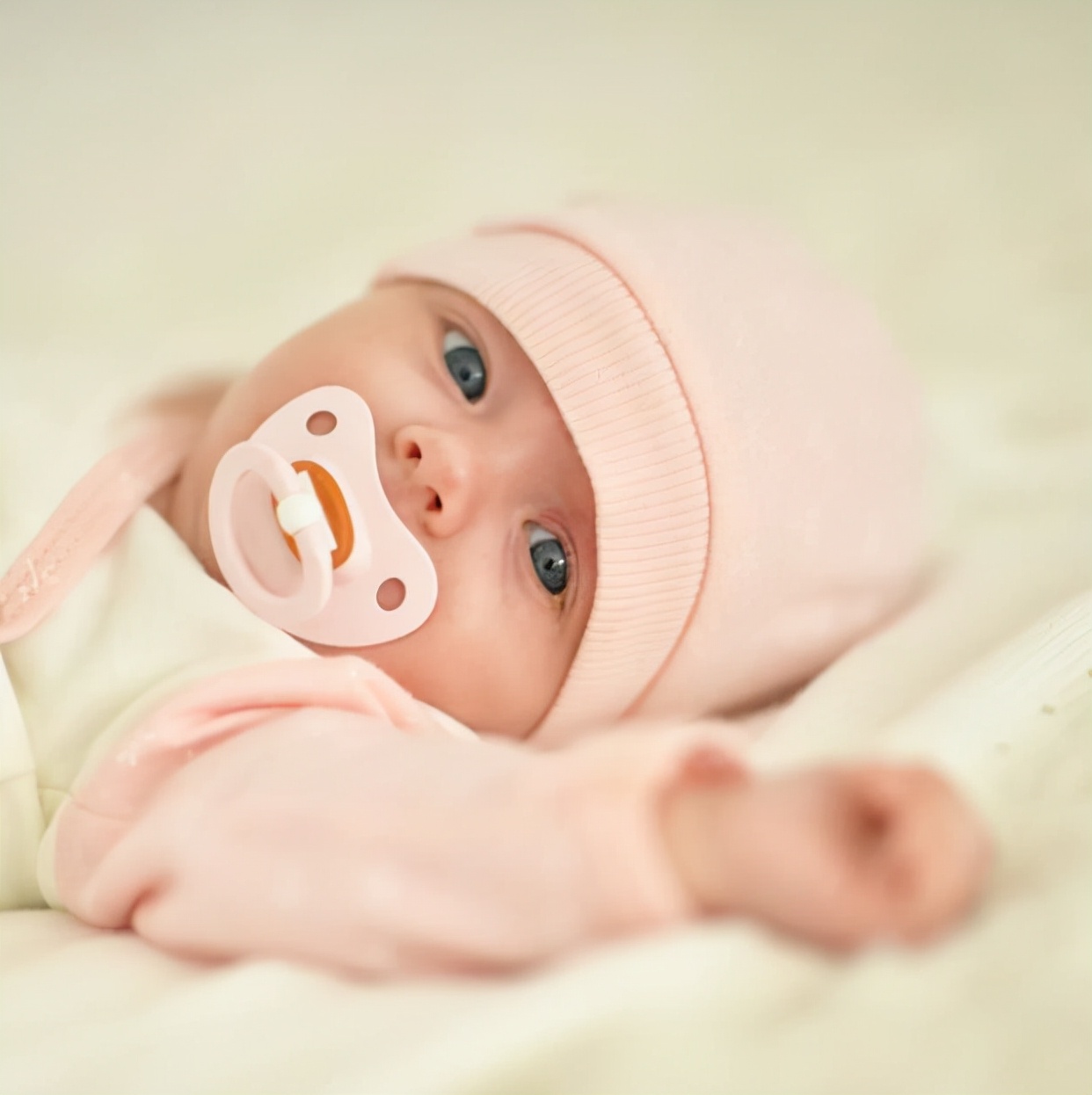 英国生育率变化50年,英国生育率低的原因