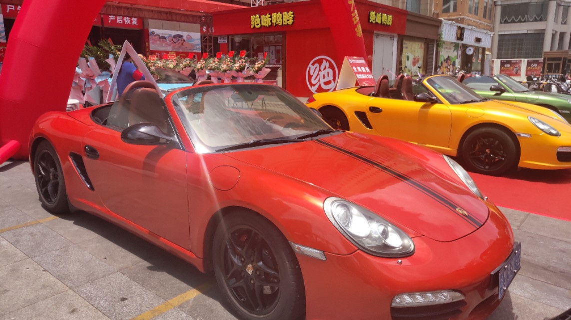 北海商家搞活动也是够拼，去南宁租个几百万*博兰**基尼撑场面