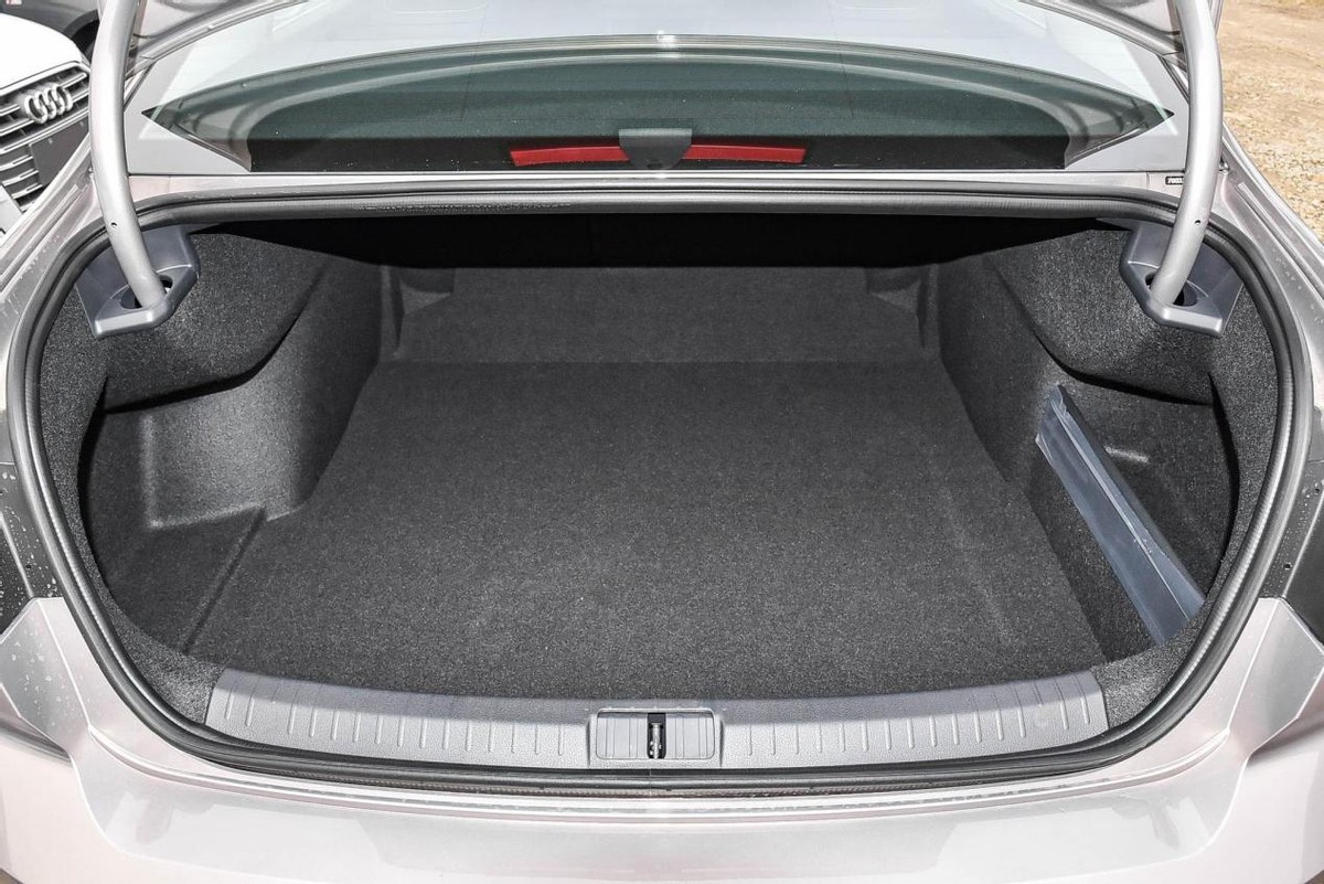 价格差2万选速腾还是轩逸,速腾和迈腾落地价