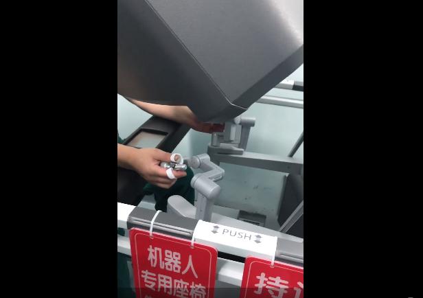 无锡人民医院引进机器人“医生”，已成功完成三台手术