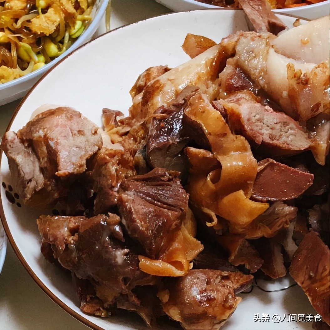 河南乡镇上火了37年的肉,每天卖出1000多斤,配火烧和浆面条绝了