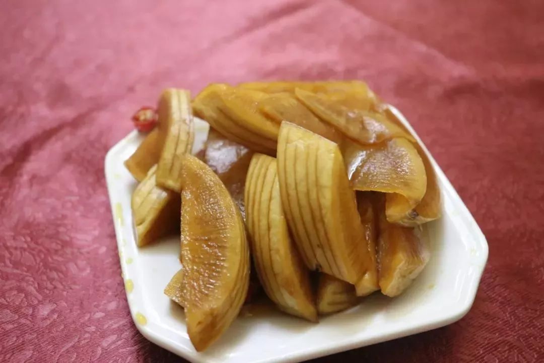 铜盘焗鸡的正宗做法,特色铜盘焗鸡